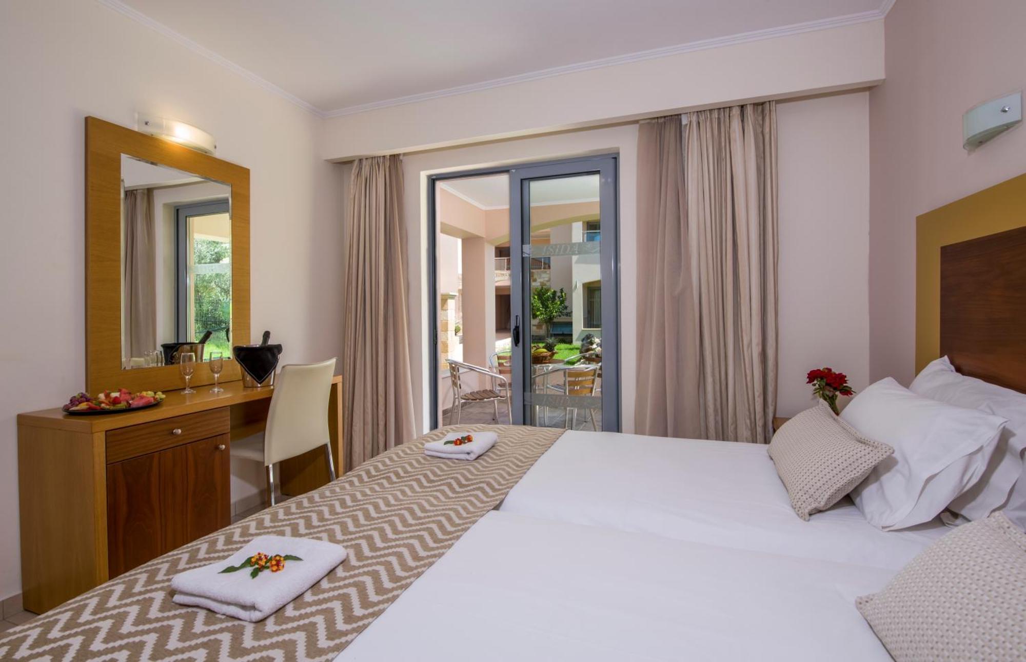 Isida Hotel Agia Marina Phòng bức ảnh